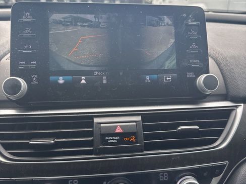 Used 2020 Honda Accord Touring image 8