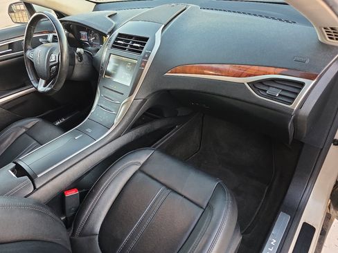 Used 2016 Lincoln MKZ Hybrid image 21