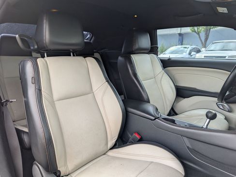 Used 2015 Dodge Challenger R/T Plus RWD image 24