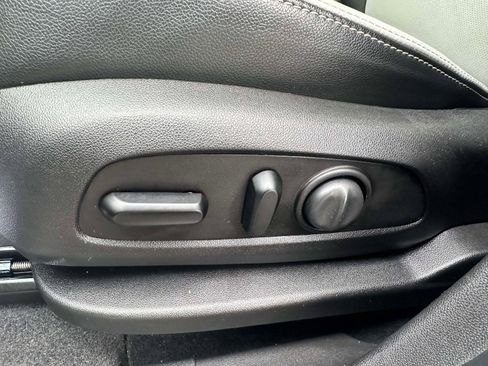 Used 2020 Chevrolet Equinox Premier image 25