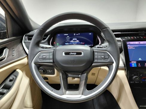 Used 2023 Jeep Grand Cherokee L Limited image 12