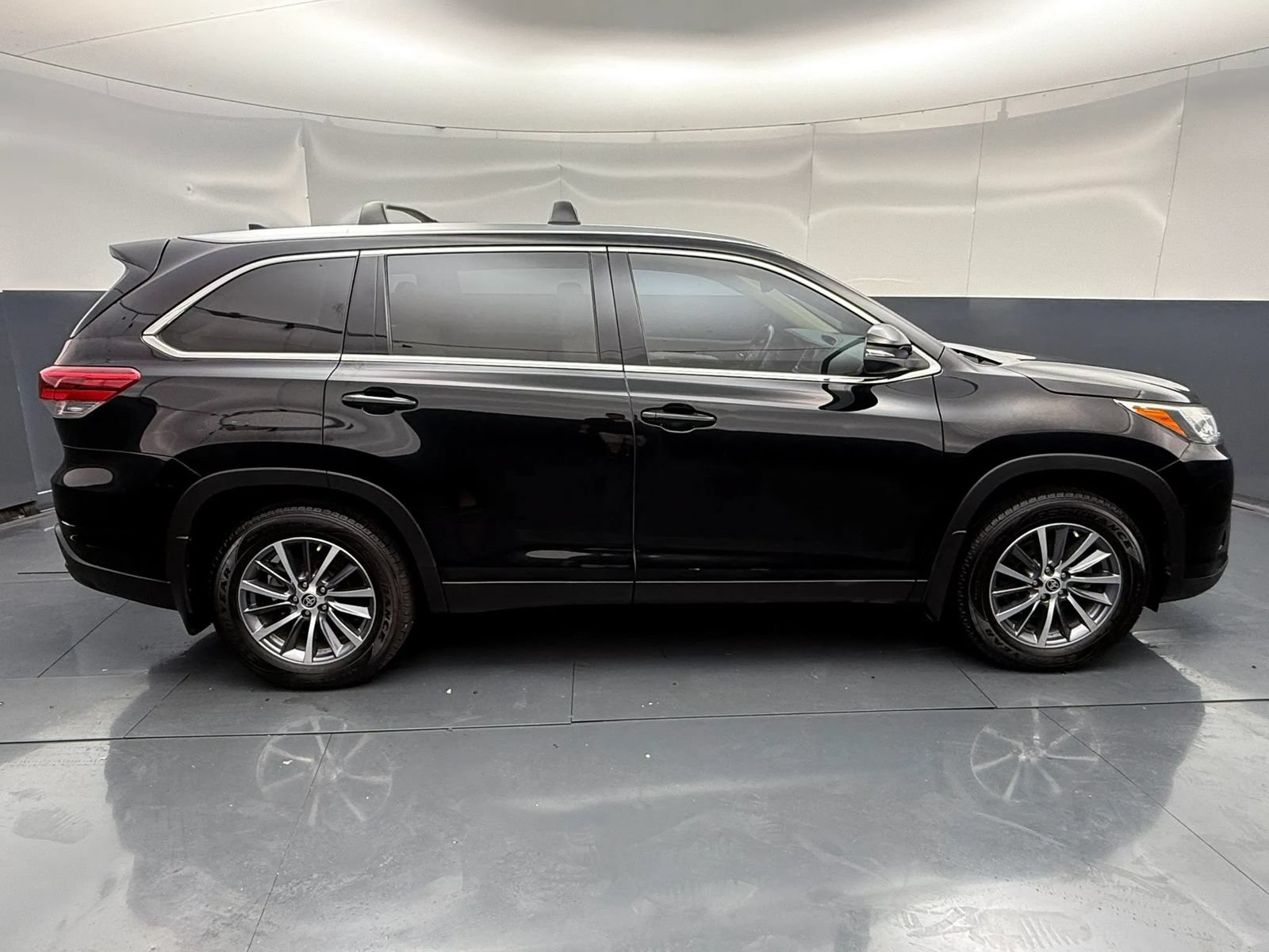 Used 2019 Toyota Highlander XLE AWD/4WD image 8