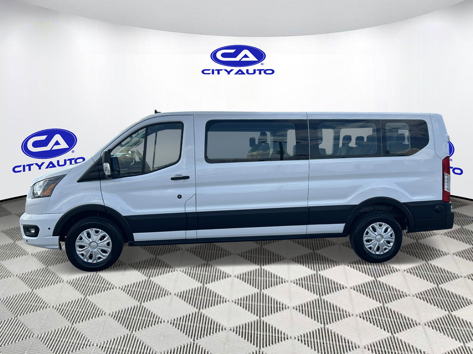 Used 2024 Ford Transit 350 XLT RWD image 8