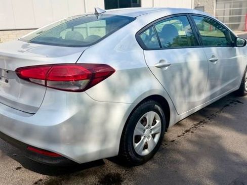 Used 2017 Kia Forte LX FWD image 3