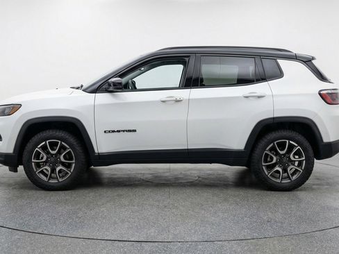 Used 2025 Jeep Compass Trailhawk AWD/4WD image 5