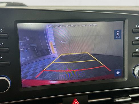 Used 2022 Hyundai Elantra SEL FWD image 16
