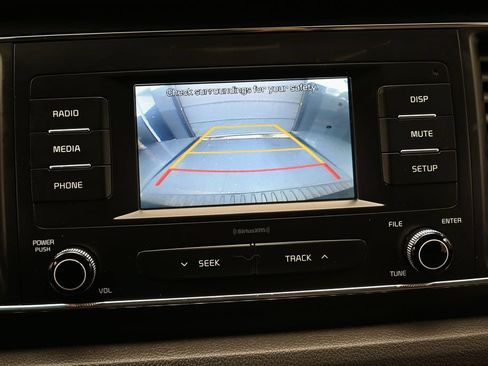 Used 2018 Kia Sedona L FWD image 21