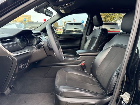 Used 2023 Jeep Grand Cherokee L Laredo image 7