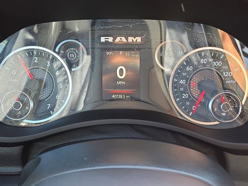 Used 2024 RAM 2500 Tradesman w/ Chrome Appearance Group image 15