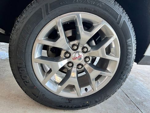 Used 2017 GMC Yukon XL SLE w/ SLE Value Package image 11