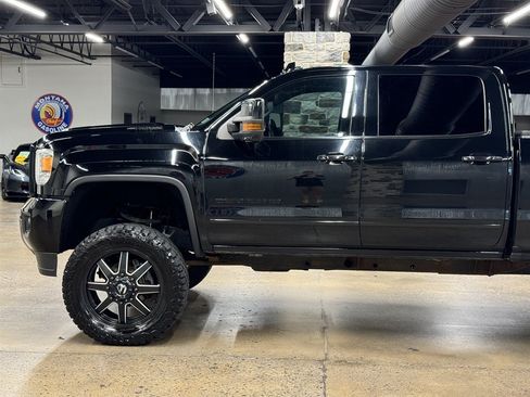 Used 2018 GMC Sierra 3500 Denali w/ Duramax Plus Package AWD/4WD image 5