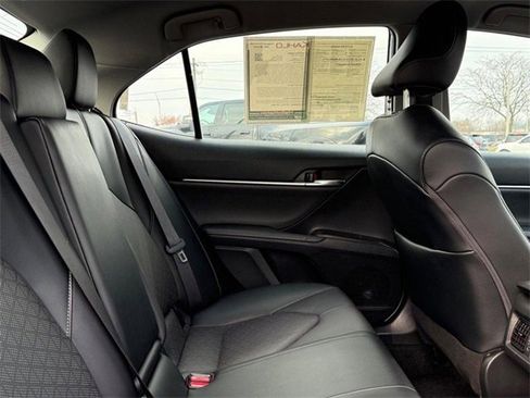 Used 2022 Toyota Camry XSE image 11