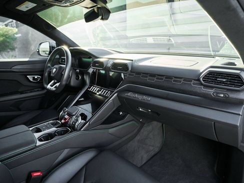 Used 2021 Lamborghini Urus image 36