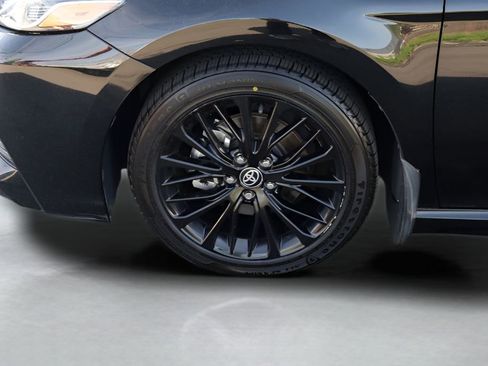Used 2020 Toyota Camry SE FWD image 3