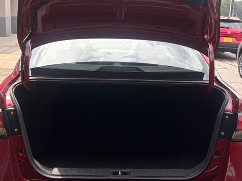 Used 2025 Nissan Versa SV FWD image 30