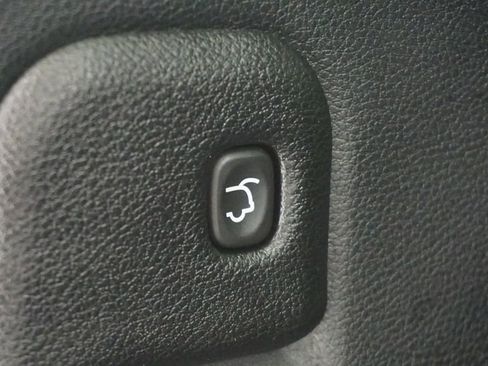 Certified 2017 Jeep Grand Cherokee Overland image 23