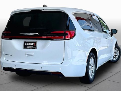 Used 2024 Chrysler Pacifica Touring-L FWD image 13