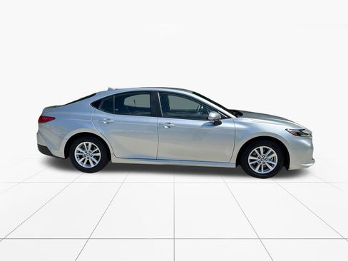 Used 2025 Toyota Camry LE FWD image 9