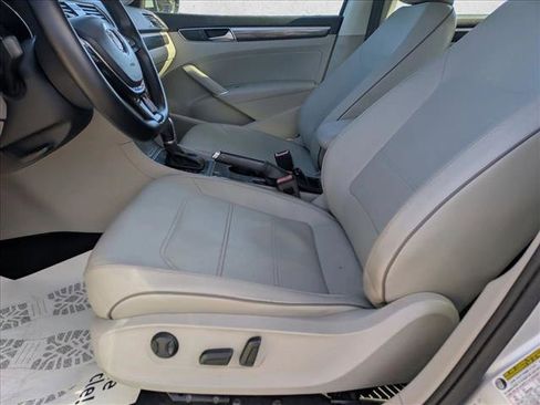 Used 2018 Volkswagen Passat 2.0T SE image 12