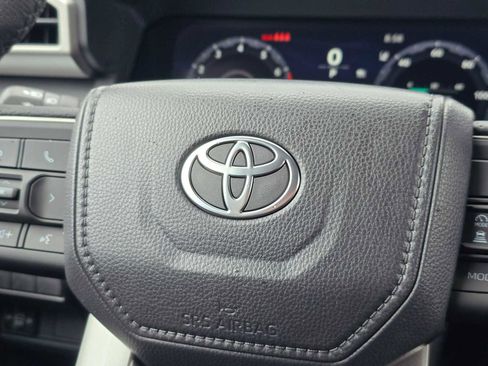 Used 2025 Toyota Tacoma TRD Sport image 30