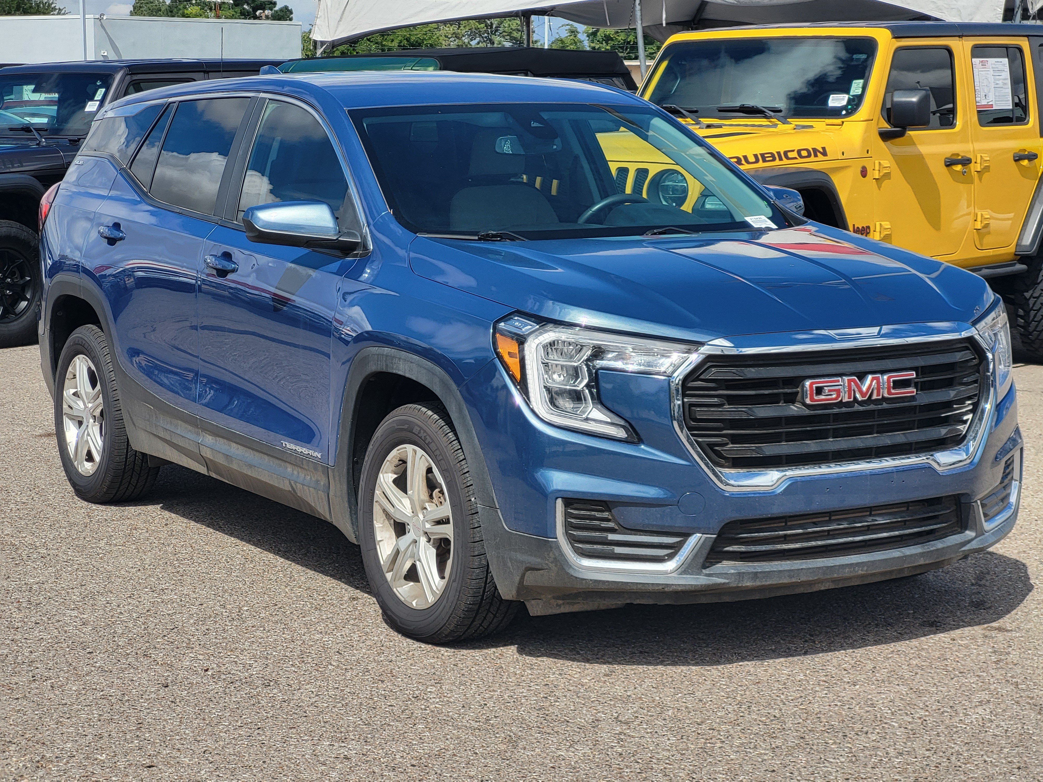 Used 2024 GMC Terrain SLE AWD/4WD image 3