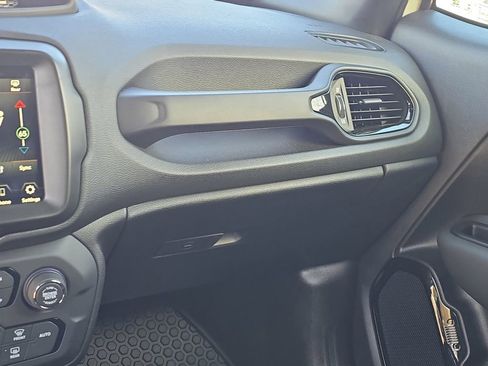 Certified 2022 Jeep Renegade Altitude w/ Convenience Group image 19