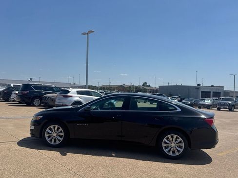 Used 2025 Chevrolet Malibu LT FWD image 12