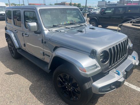 Used 2021 Jeep Wrangler Unlimited Sahara AWD/4WD image 2
