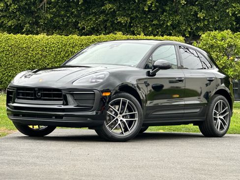 Used 2026 Porsche Macan image 1