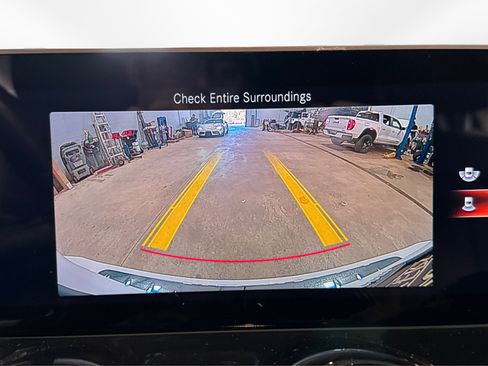 Used 2020 Mercedes-Benz GLB 250 4MATIC image 31