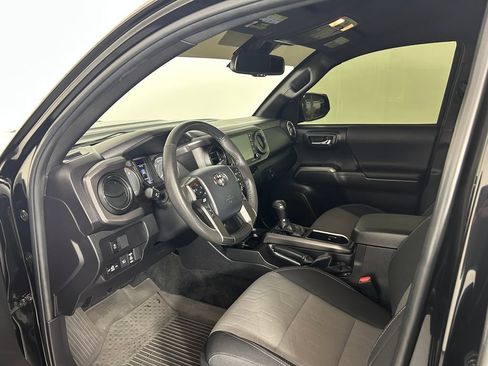 Used 2023 Toyota Tacoma TRD Sport AWD/4WD image 4