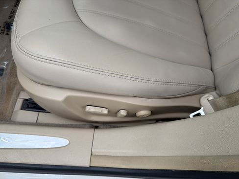 Used 2011 Buick Lucerne CXL FWD image 16