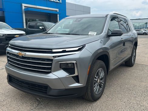 New 2026 Chevrolet Traverse LT w/ Driver Confidence Package AWD/4WD image 4