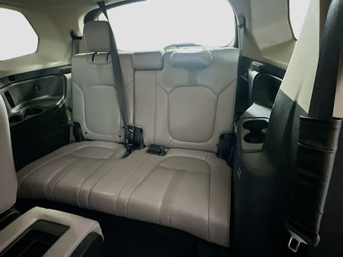 Used 2025 Honda Pilot EX-L image 29