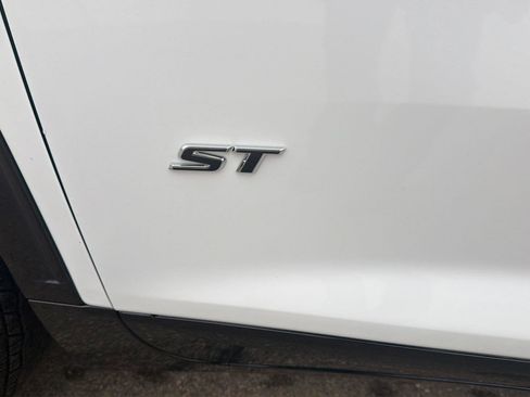 Used 2025 Buick Enclave Sport Touring image 11