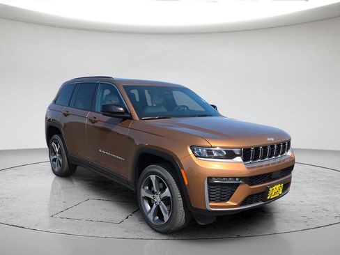 New 2026 Jeep Grand Cherokee Limited AWD/4WD image 1