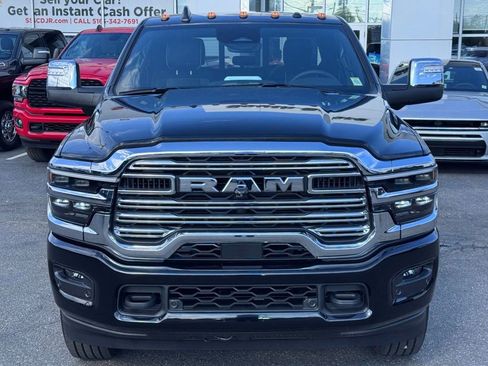Used 2025 RAM 2500 Laramie AWD/4WD image 3