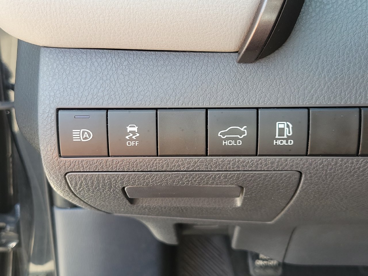 Used 2021 Toyota Camry LE FWD image 30