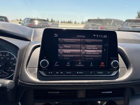 Used 2025 Nissan Rogue SV FWD image 20