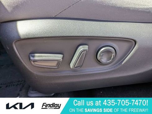 Used 2021 Toyota Venza LE AWD/4WD image 16