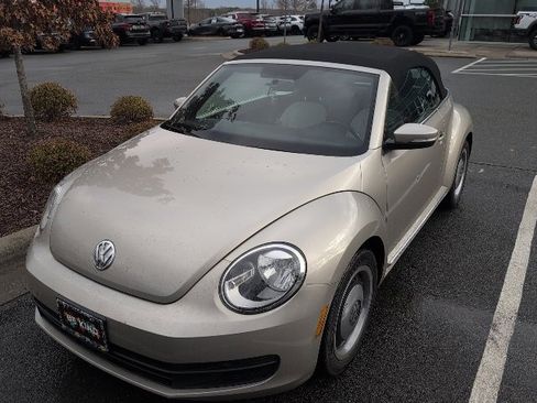 Used 2015 Volkswagen Beetle 1.8T image 1