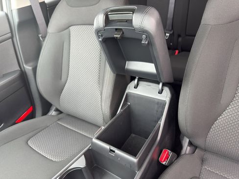 Used 2025 Kia Sportage LX FWD image 28