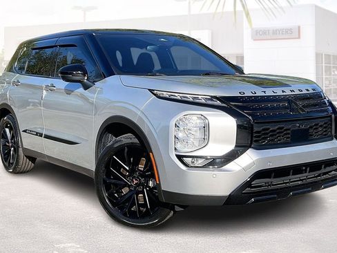 Used 2023 Mitsubishi Outlander SEL image 1