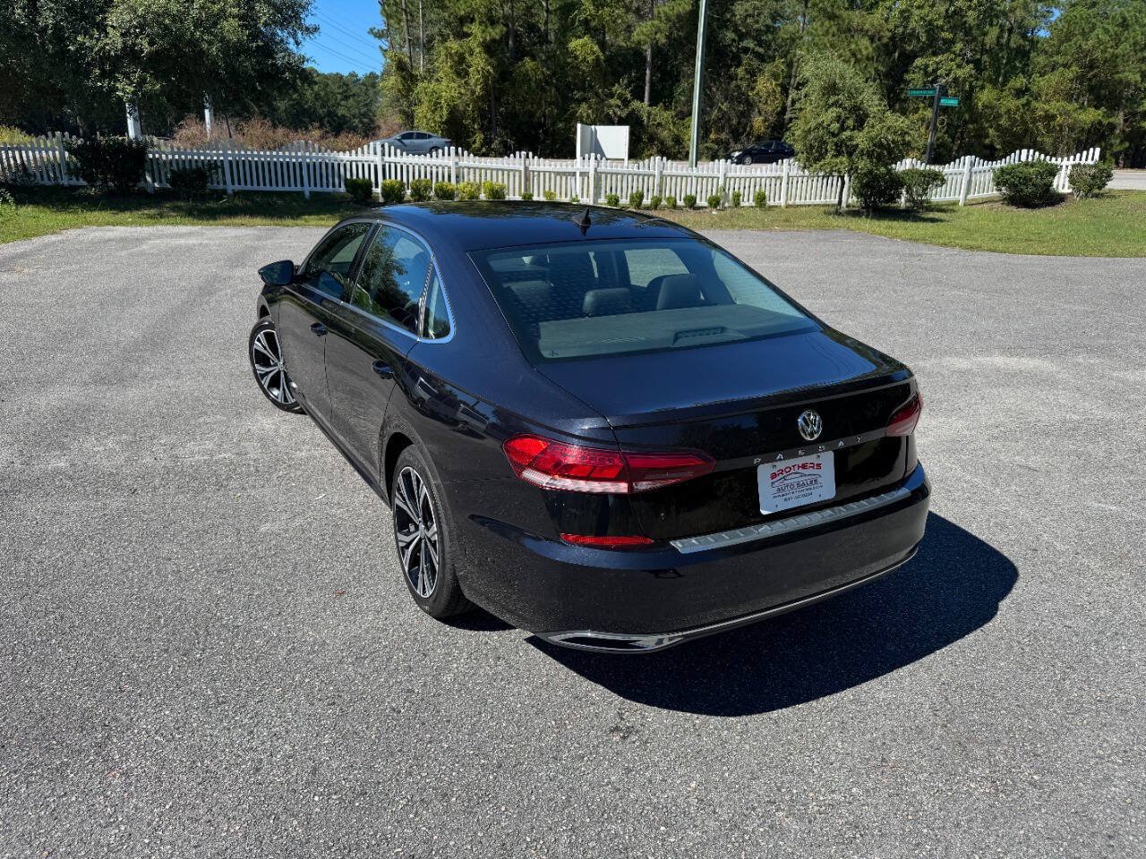Used 2021 Volkswagen Passat 2.0T SE FWD image 4