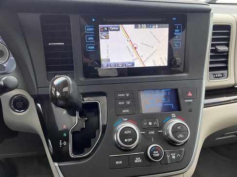 Used 2016 Toyota Sienna image 22