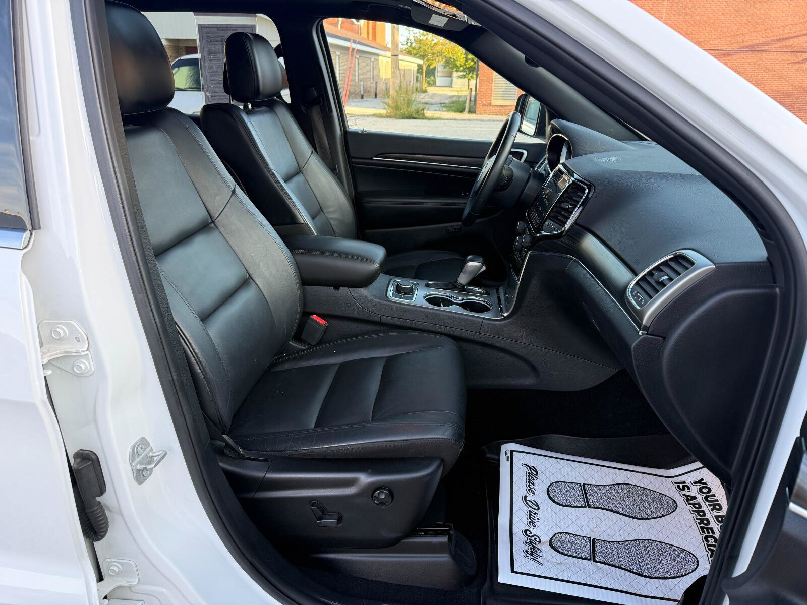 Used 2019 Jeep Grand Cherokee Limited AWD/4WD image 17