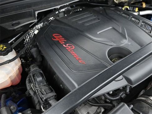 Used 2022 Alfa Romeo Stelvio Veloce image 18