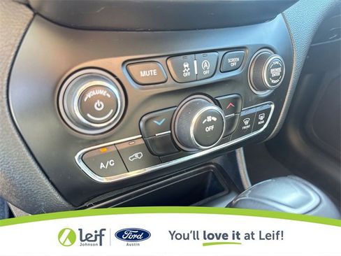 Used 2019 Jeep Cherokee Latitude Plus image 21