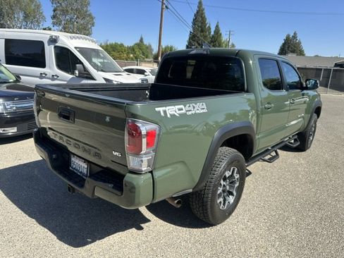 Used 2021 Toyota Tacoma TRD Off-Road w/ Technology Package AWD/4WD image 11