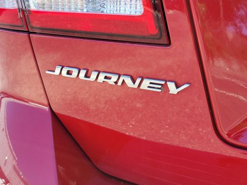 Used 2017 Dodge Journey GT w/ Driver Convenience Group FWD image 9